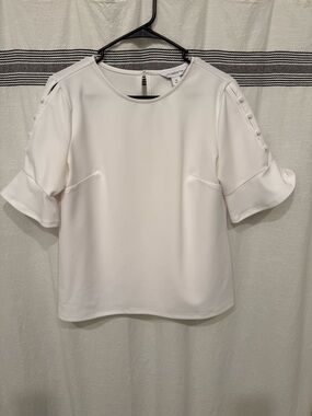 Liz Claiborne Cream Short Sleeve Blouse with Shoulder Buttons